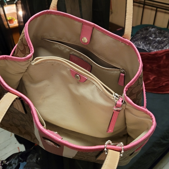 Coach carry all authentic purse - Picture 2 of 3